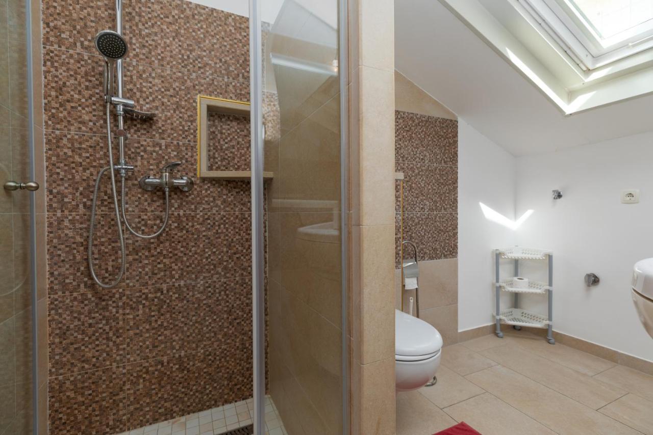 דוגי ראט Apartments By The Sea Duce, Omis - 2992 מראה חיצוני תמונה